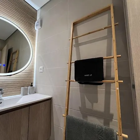 Elegant Near Megaro Metro Apartment *