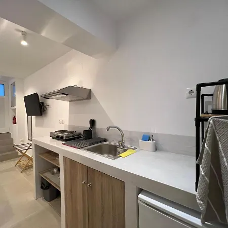 Apartment Elegant Near Megaro Metro *